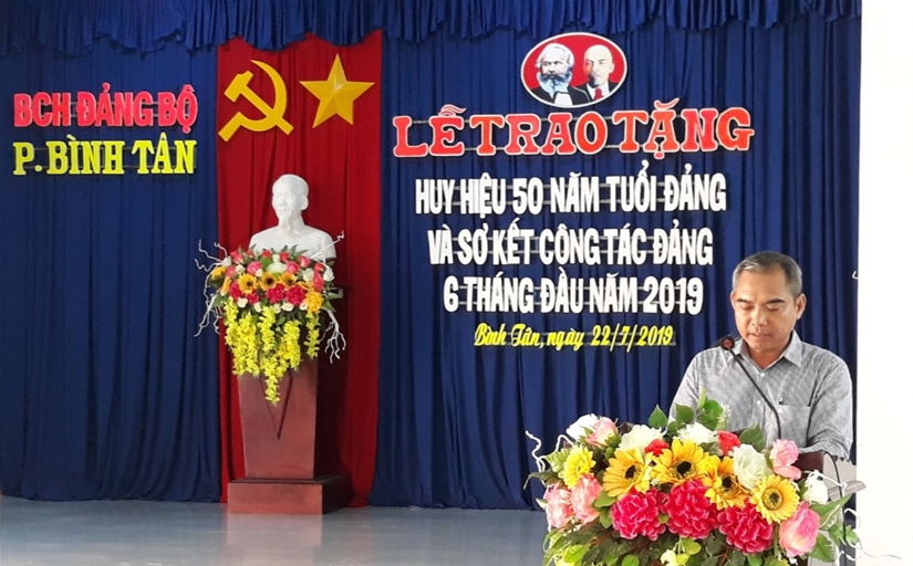 Đồng chí Lê Tin phát biểu ý kiến chỉ đạo hội nghị